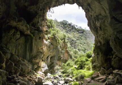 Acrh cave blue mountains